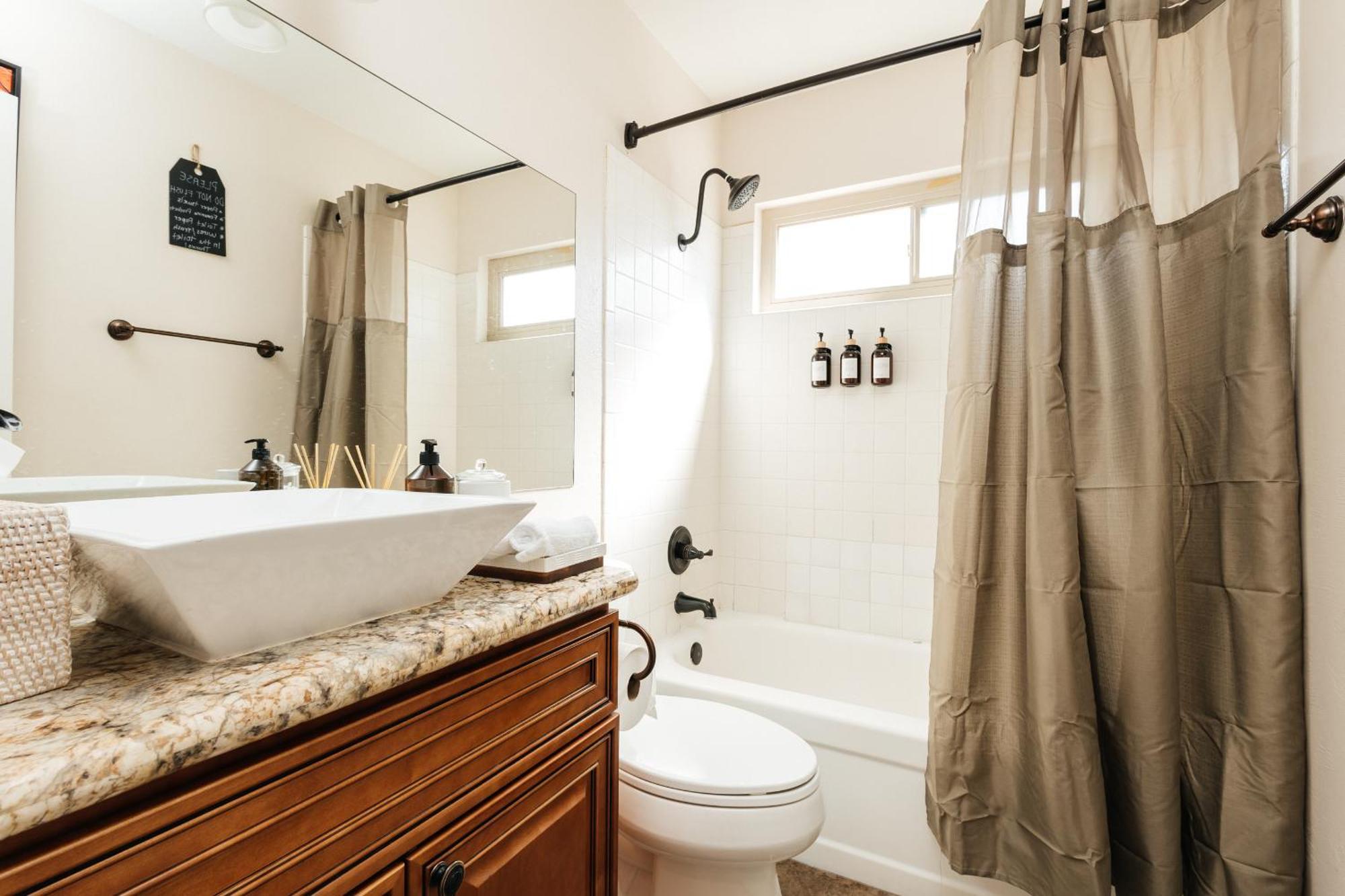 Beautiful Spacious 3 Bedroom House Tesla Connect Las Vegas