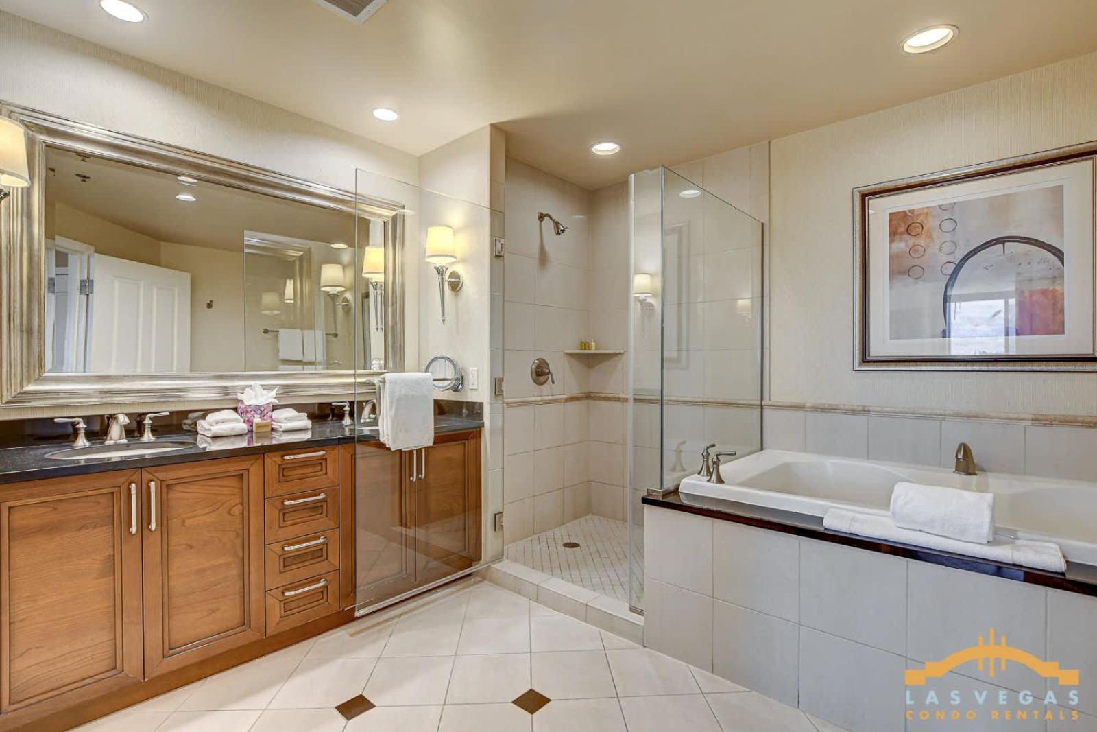 Mgm Signature-25-711 Strip View Jacuzzi