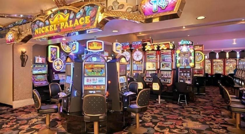 Four Queens And Casino 3*
