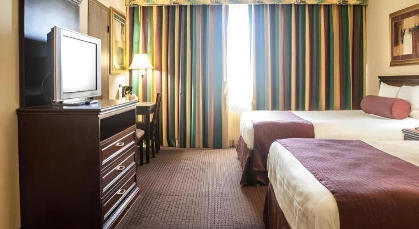 Resort Four Queens And Casino 3*