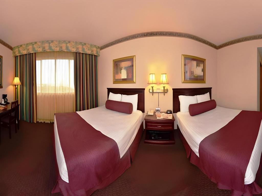 Resort Four Queens And Casino 3*