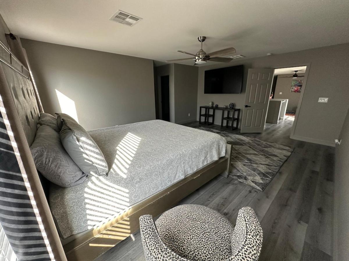 Stylish Desert Oasis Your Serene Get Away *