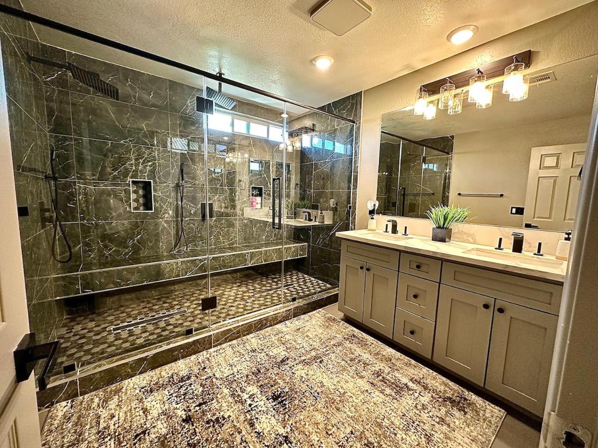 Stylish Desert Oasis Your Serene Get Away Holiday home Las Vegas