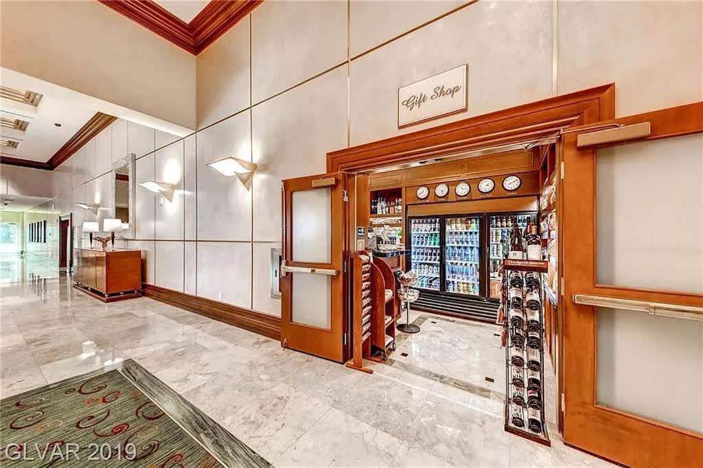 Stunning 1br Strip Views W Balcony 17701 Apartment *