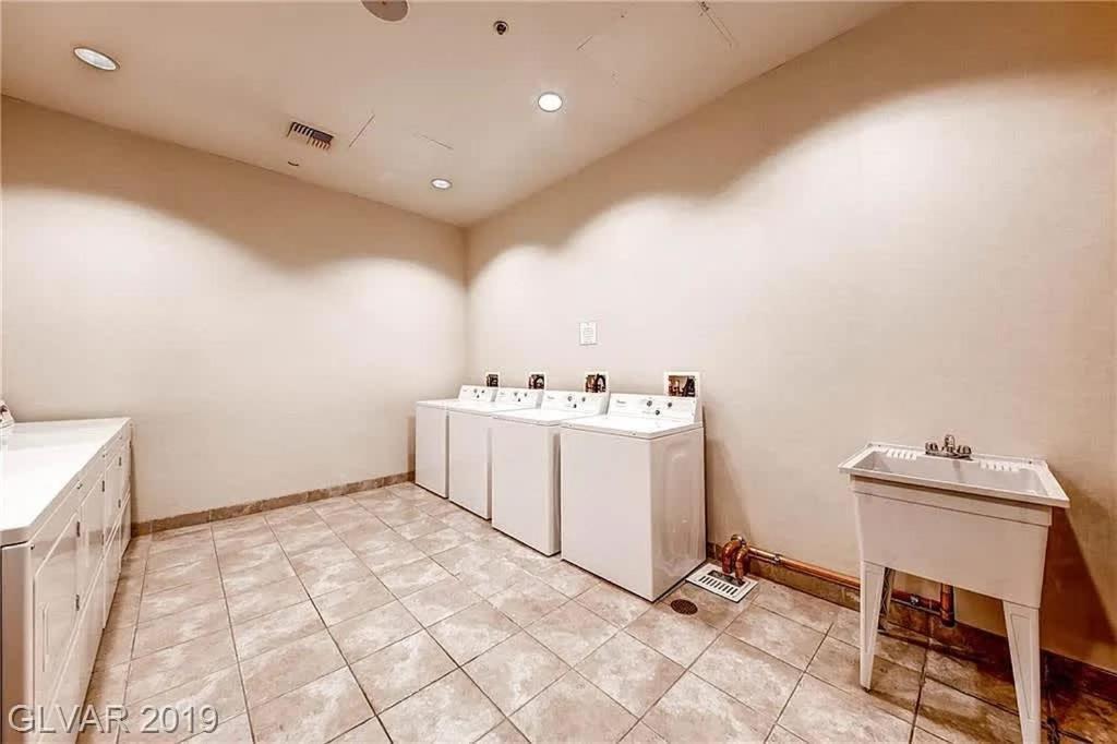 Stunning 1br Strip Views W Balcony 17701 Apartment *