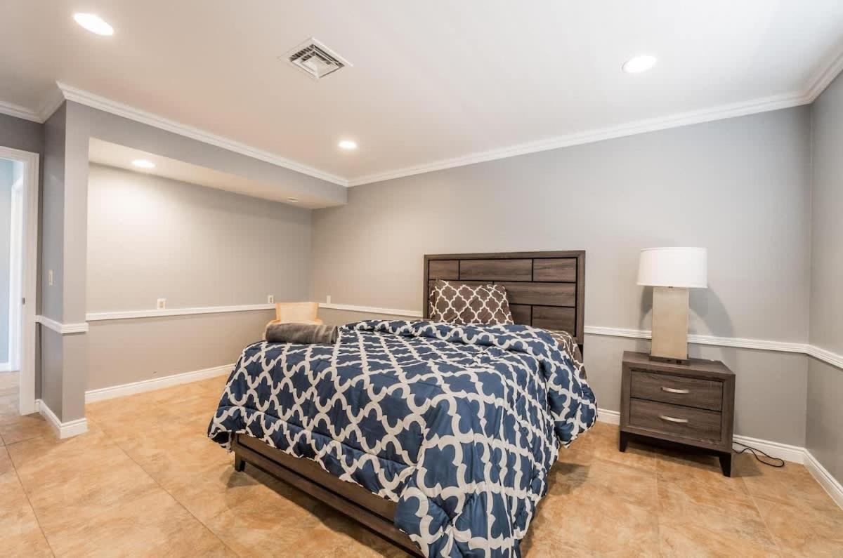 Luxury Meets Vegas Gorgeous By The Strip Holiday home *