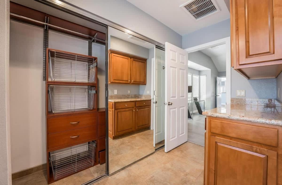 Luxury Meets Vegas Gorgeous By The Strip Holiday home *