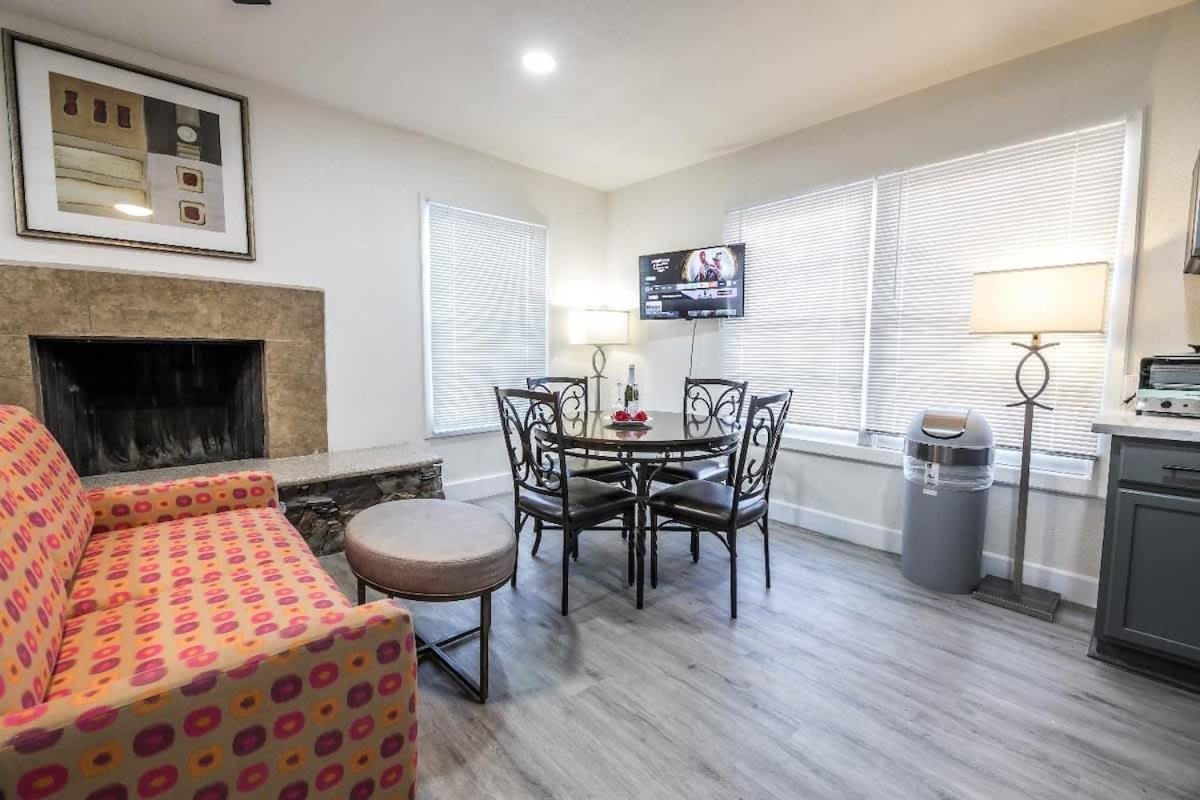 Urban Oasis Huge Unit Private Entry *