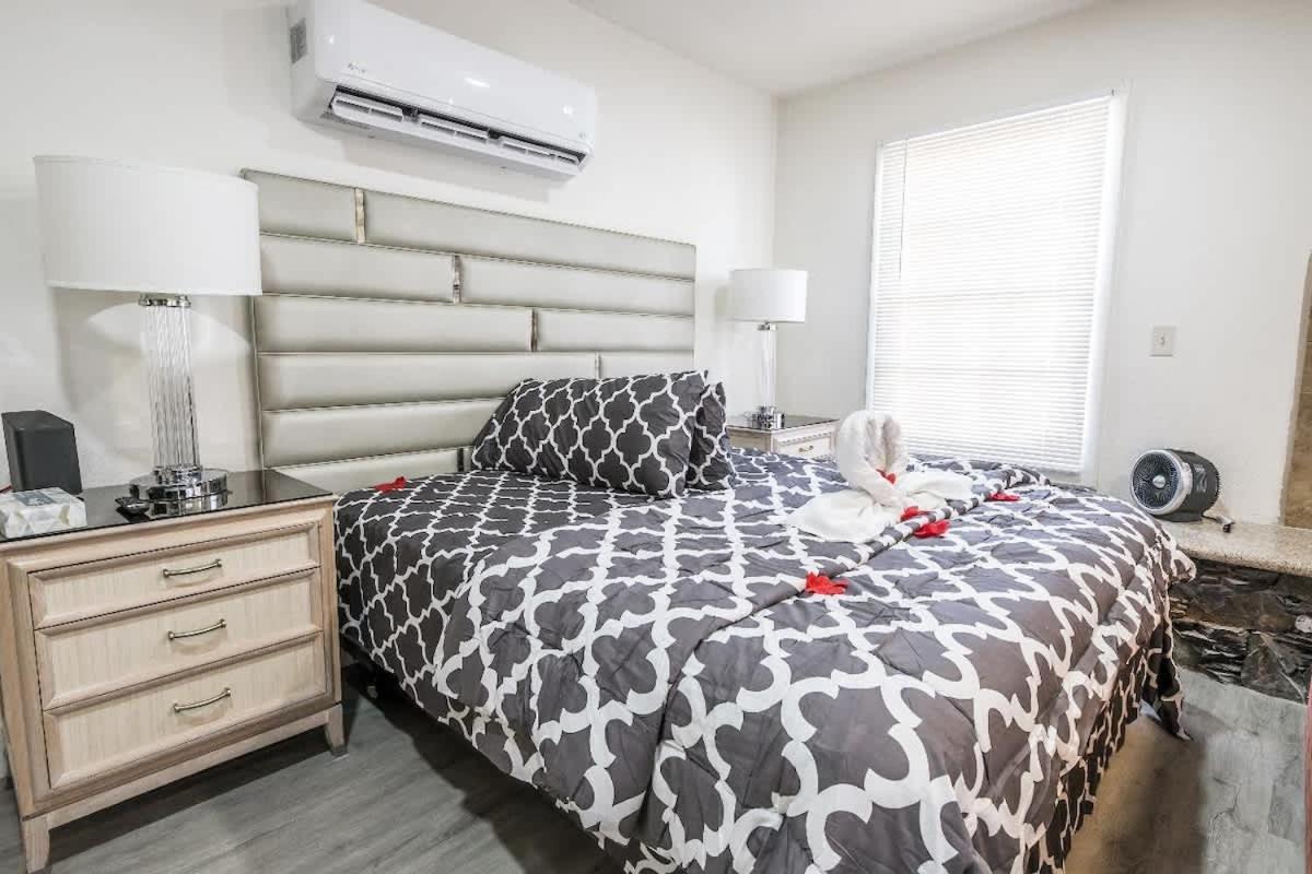 Urban Oasis Huge Unit Private Entry Apartment