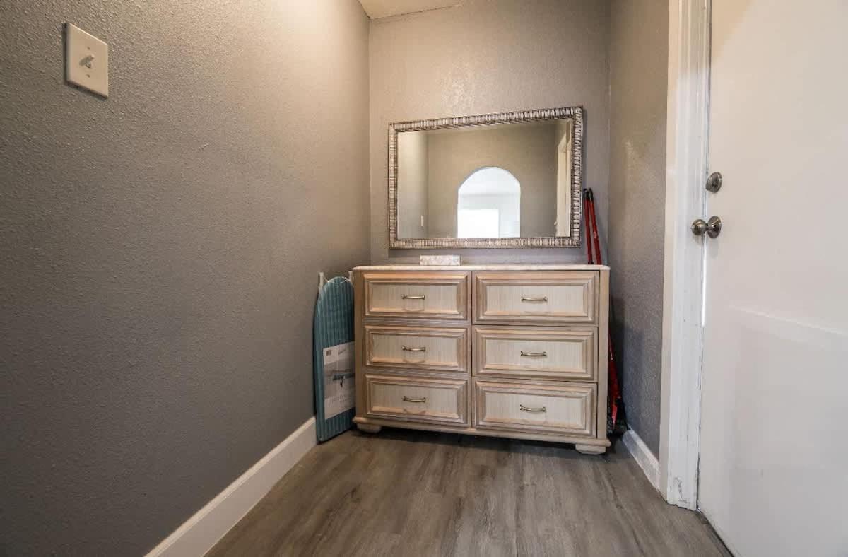 Urban Oasis Huge Unit Private Entry Apartment *