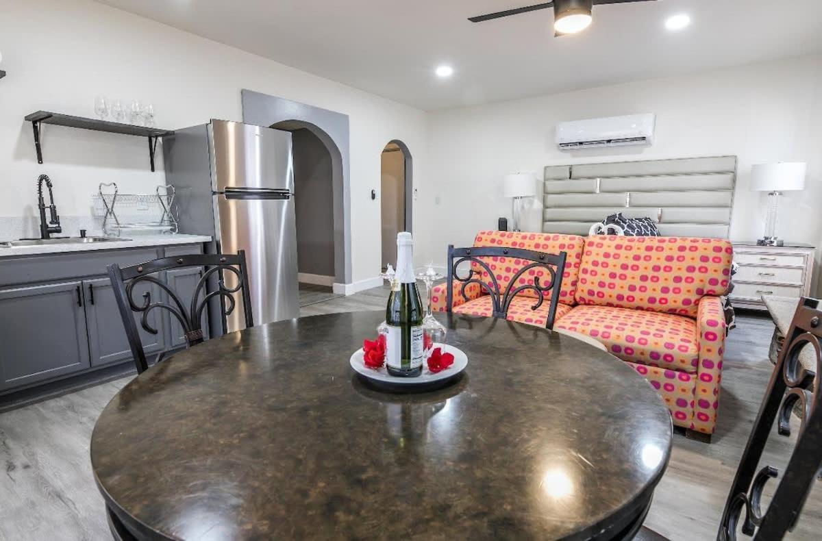 Urban Oasis Huge Unit Private Entry Apartment *