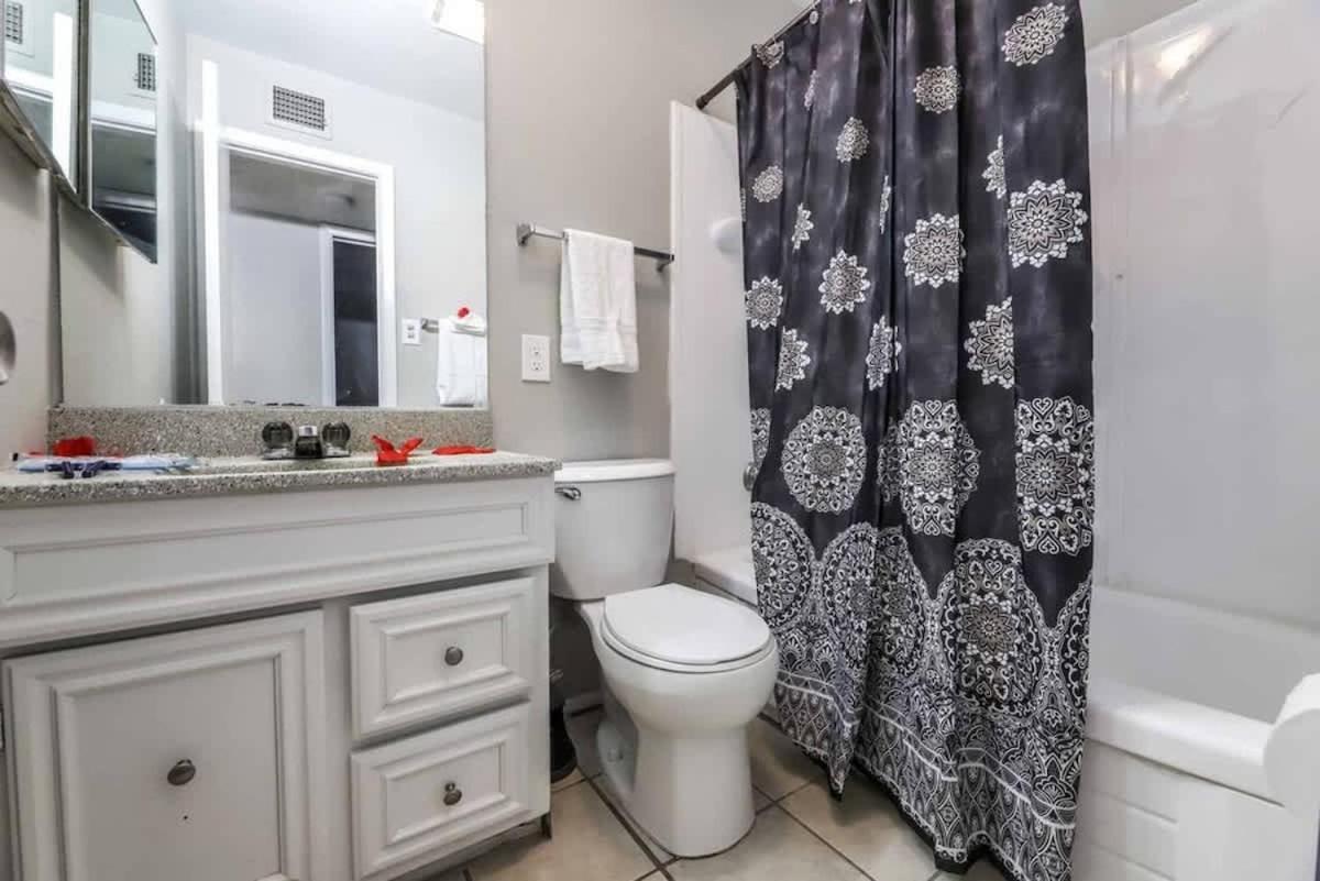 Modern Elegance In The Heart Of Vegas Holiday home Las Vegas