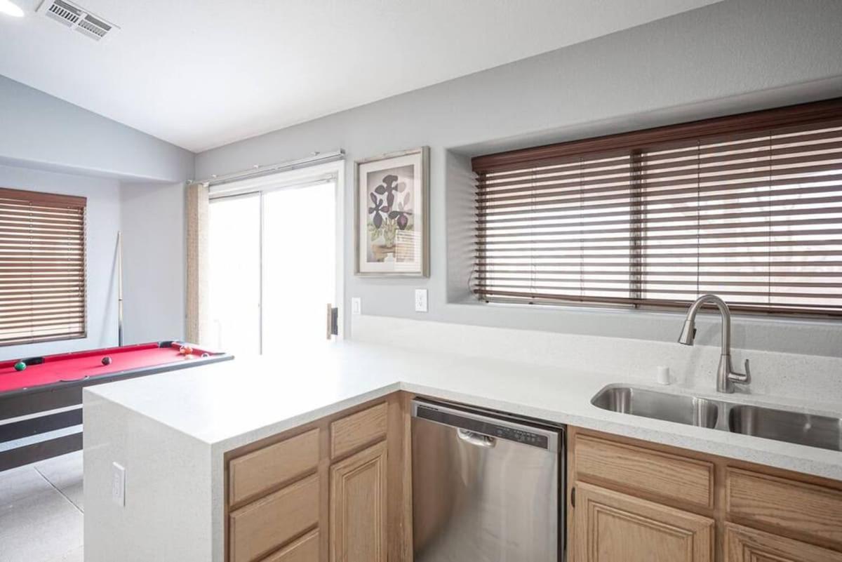 Peaceful Paradise Relax In Vegas Holiday home Las Vegas