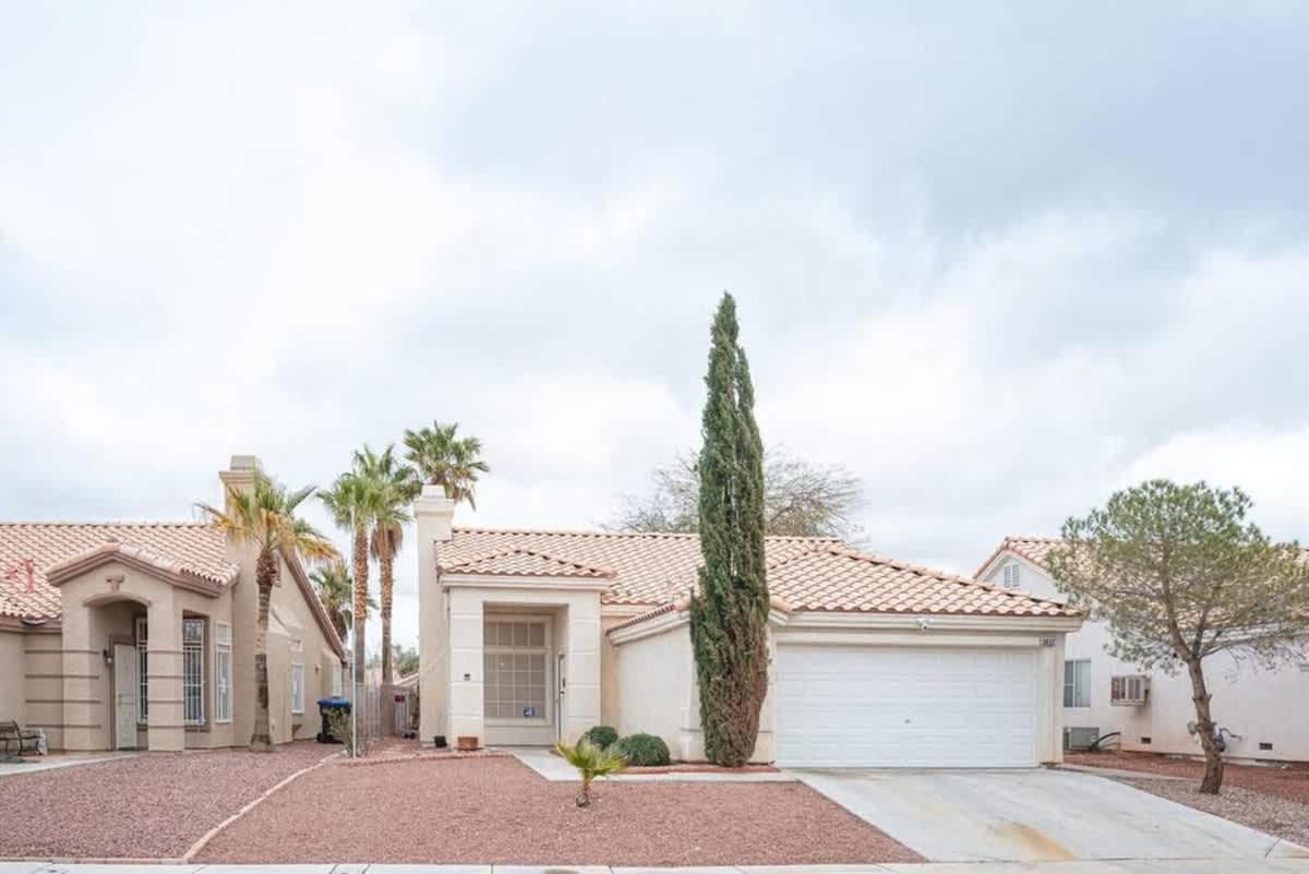 Peaceful Paradise Relax In Vegas Holiday home *