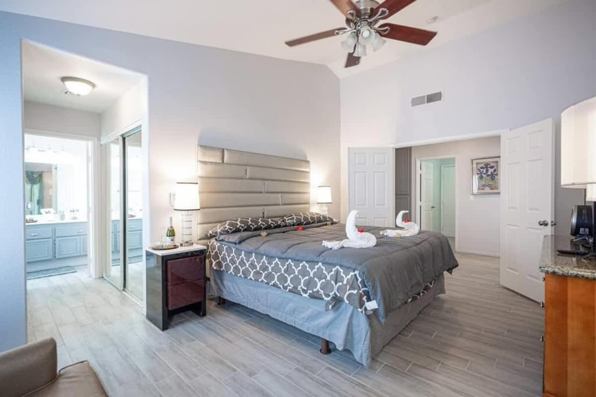 Holiday home Sophisticated Close To It Las Vegas