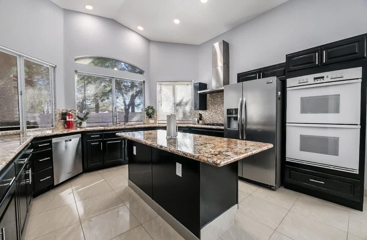 Luxury Redefined Indoor Comfort Outdoor Bliss Holiday home Las Vegas