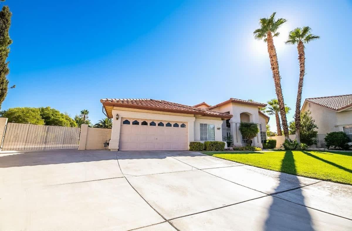 Luxury Redefined Indoor Comfort Outdoor Bliss Holiday home Las Vegas