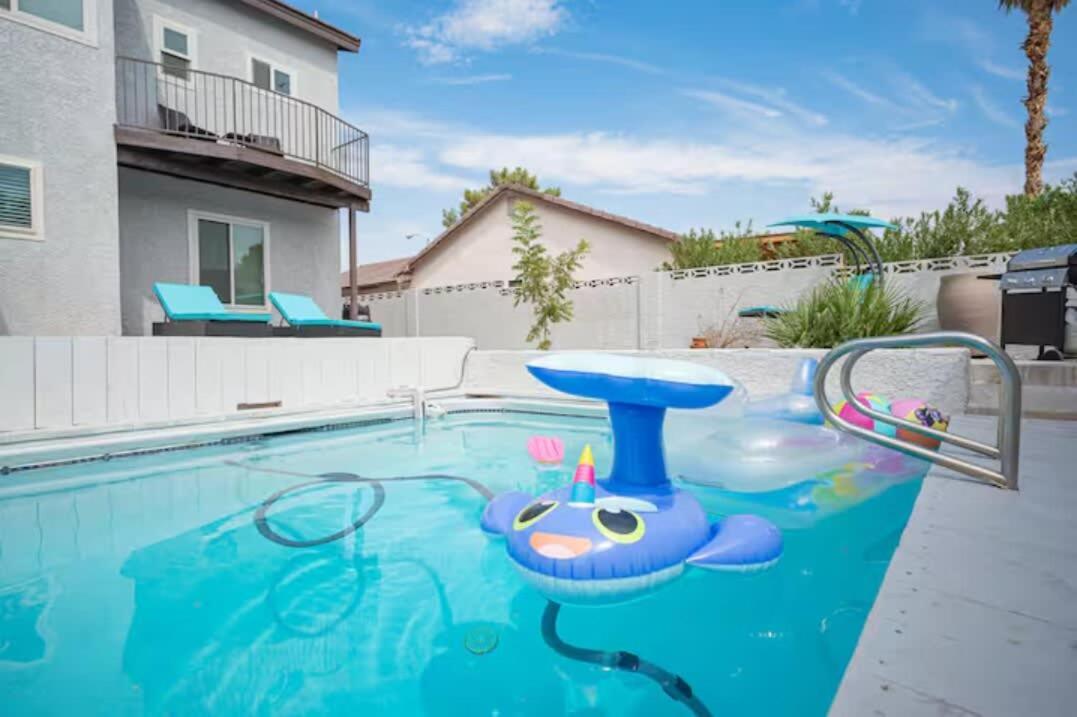 Stunning With Pool Holiday home Las Vegas