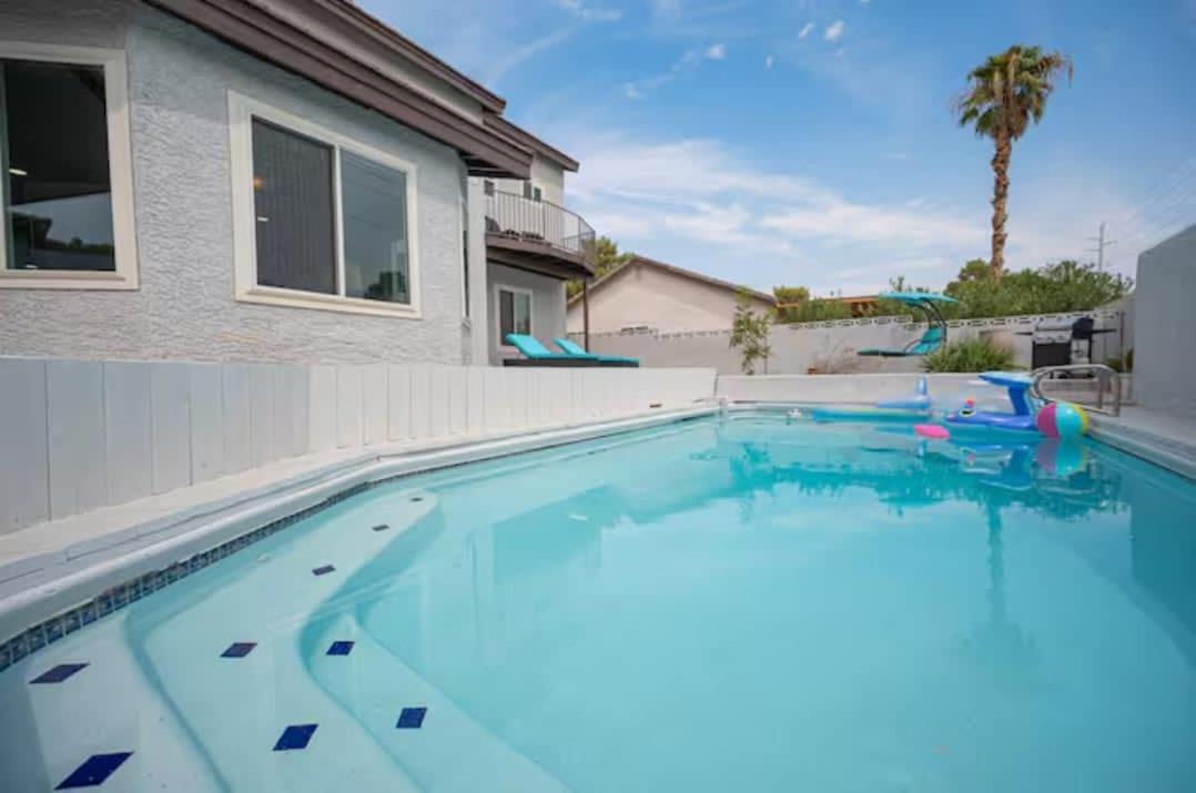 Holiday home Stunning With Pool Las Vegas