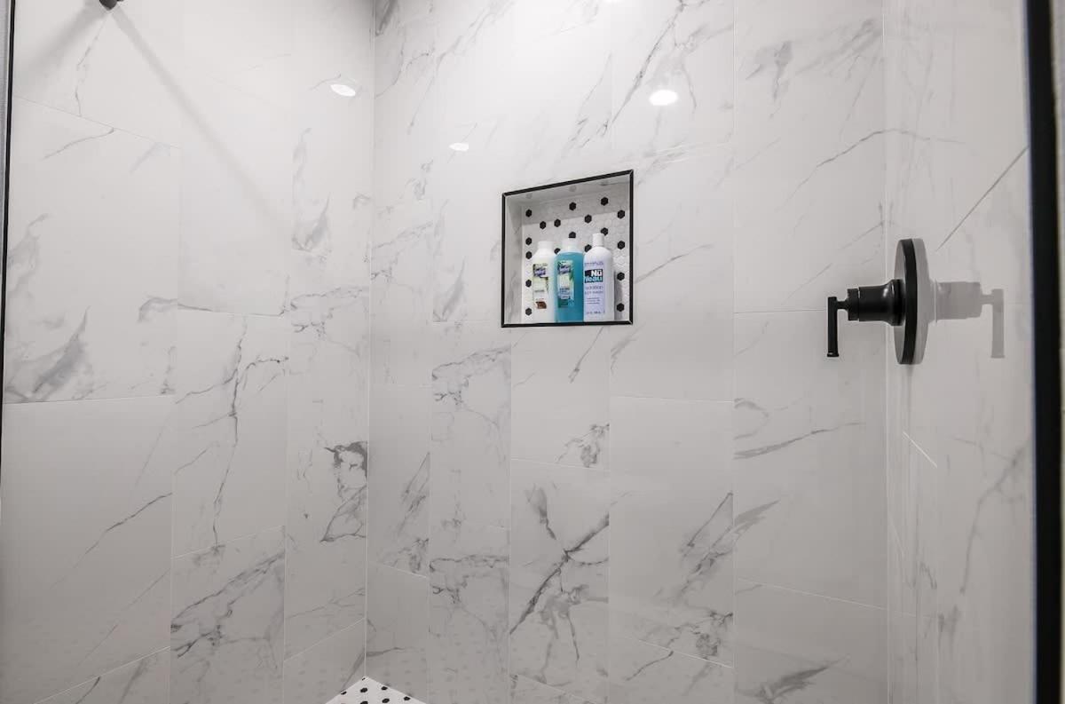 Bright & Stylish House W Pool Game Near The Strip *