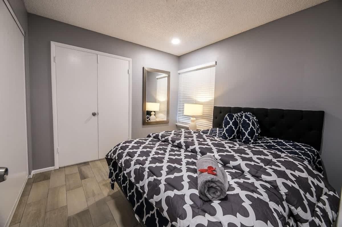 Bright & Stylish House W Pool Game Near The Strip * Las Vegas