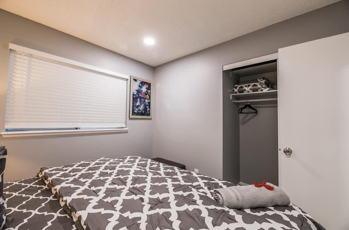Bright & Stylish House W Pool Game Near The Strip