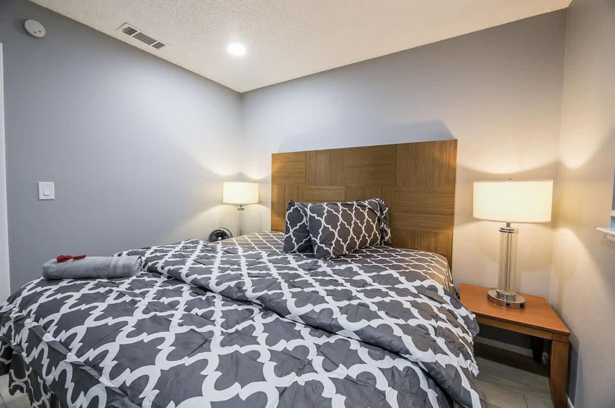 Bright & Stylish House W Pool Game Near The Strip Villa *