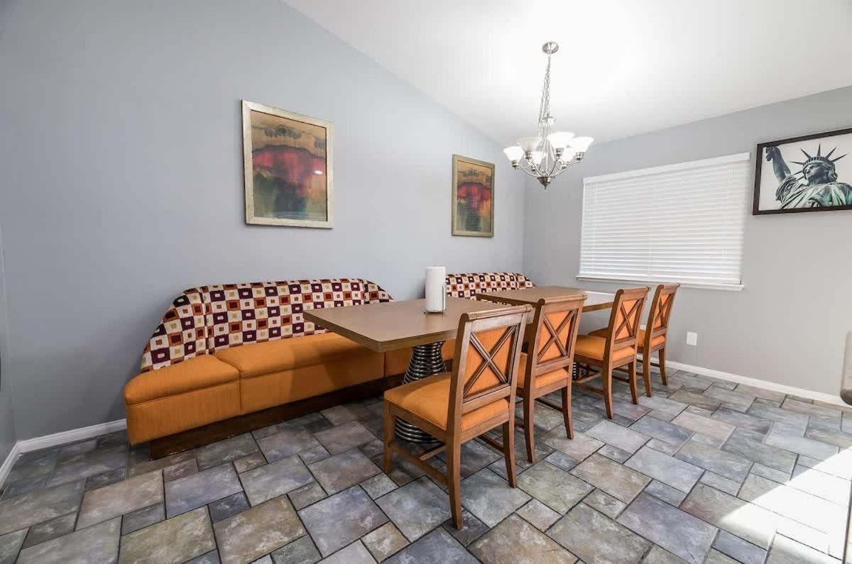 Bright & Stylish House W Pool Game Near The Strip Las Vegas