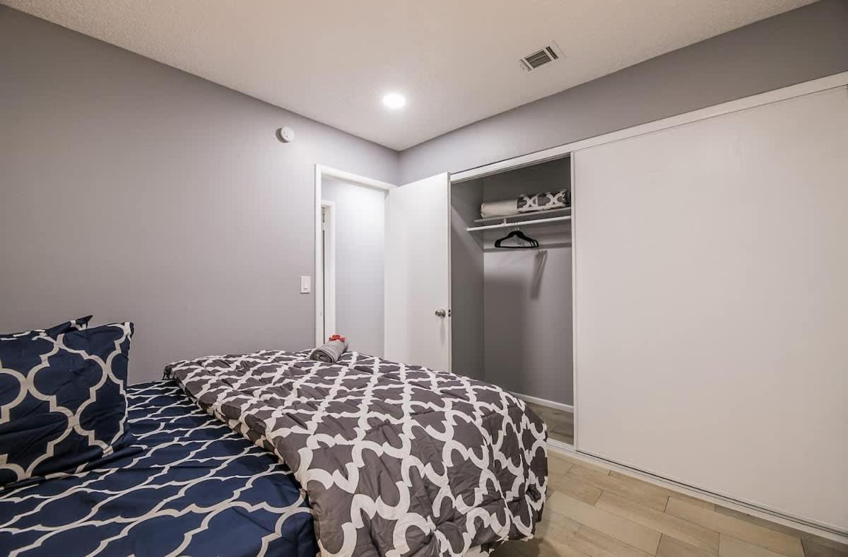 Bright & Stylish House W Pool Game Near The Strip *