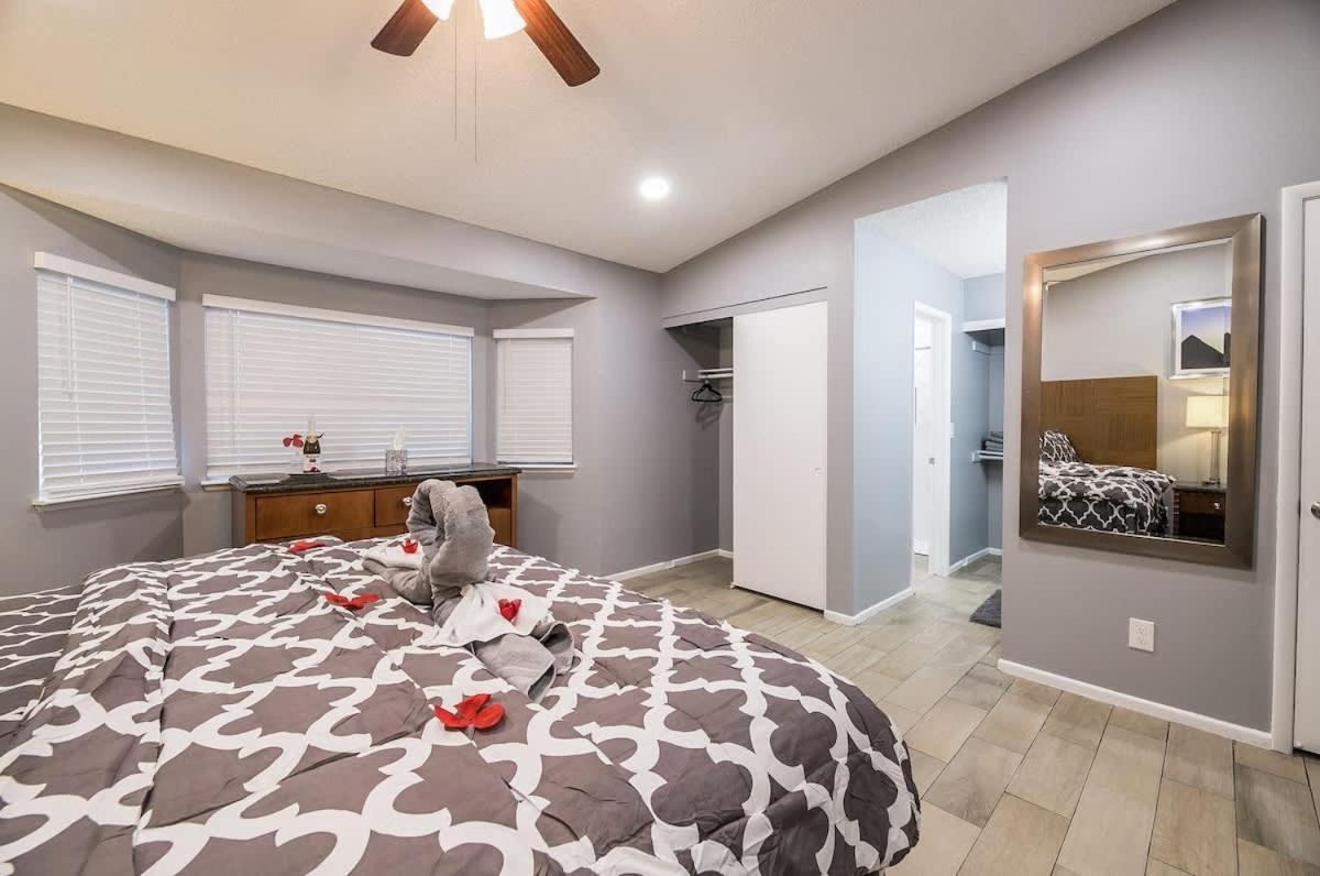 Bright & Stylish House W Pool Game Near The Strip Las Vegas