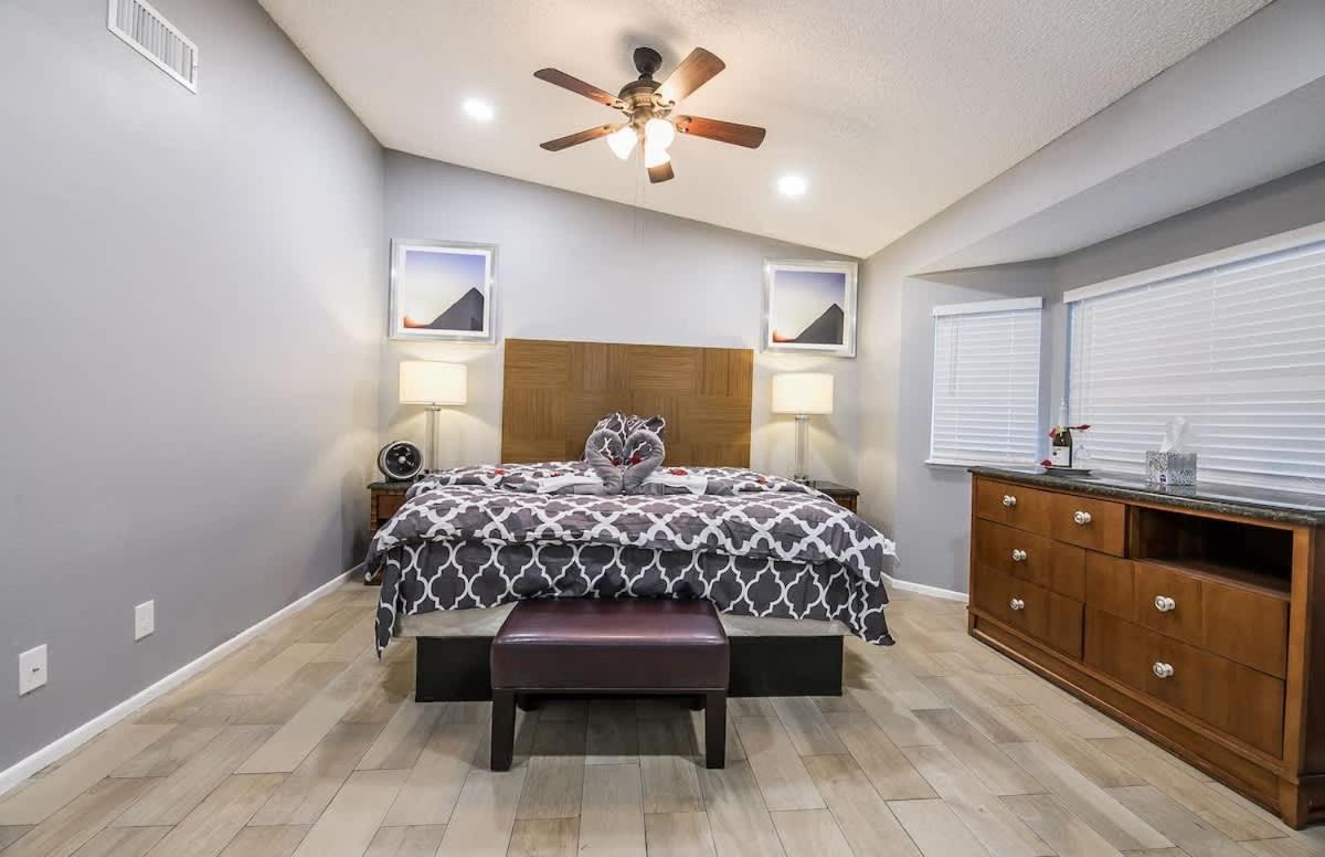 Bright & Stylish House W Pool Game Near The Strip * Las Vegas