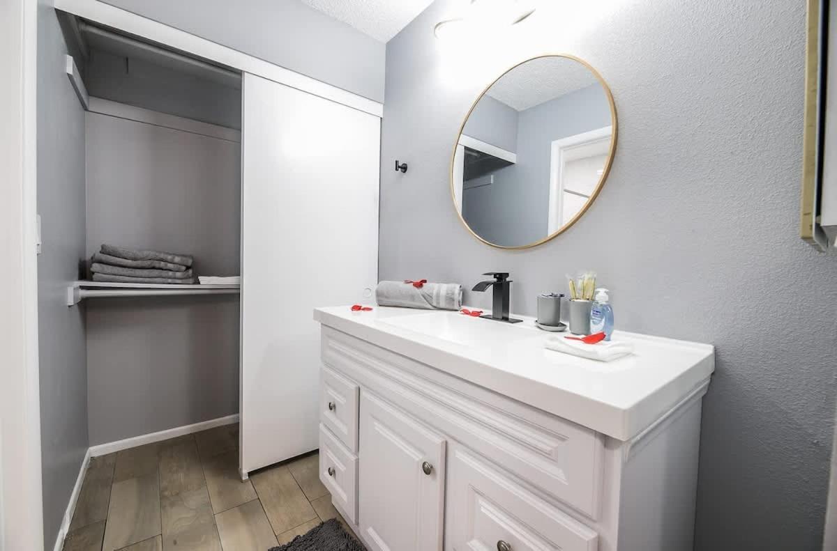 Bright & Stylish House W Pool Game Near The Strip