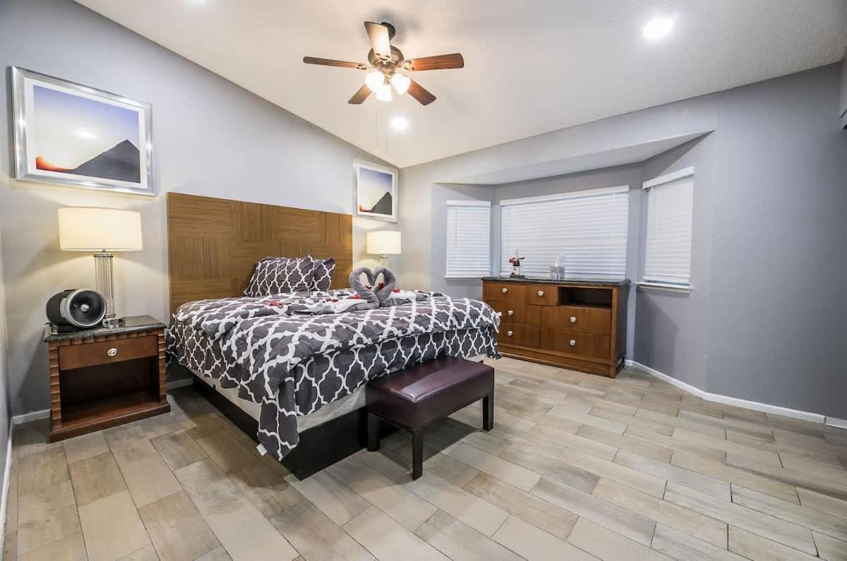 Bright & Stylish House W Pool Game Near The Strip Villa