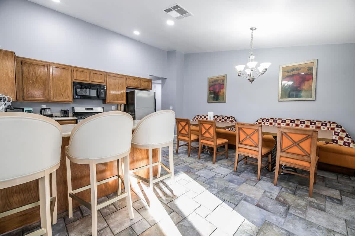 Bright & Stylish House W Pool Game Near The Strip *