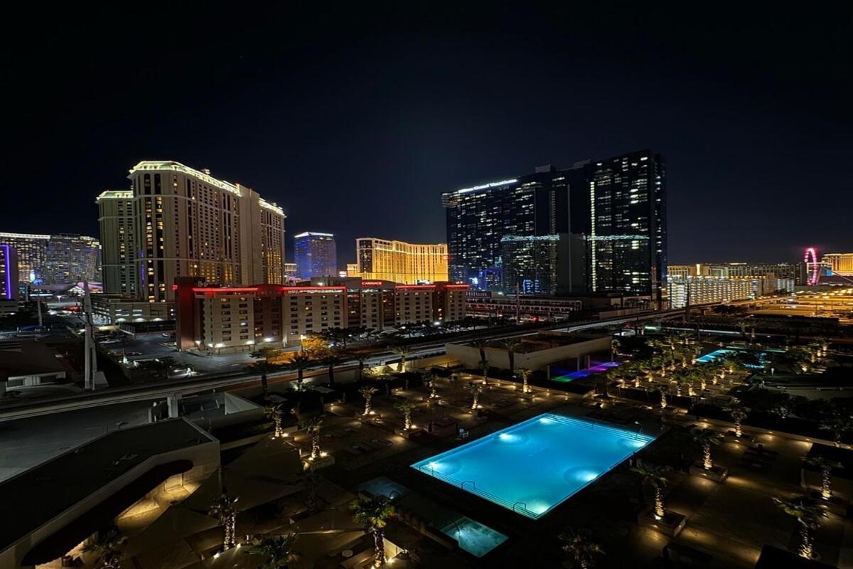 Mgm 1br 7th Floor Strip View, Balcony Apartment