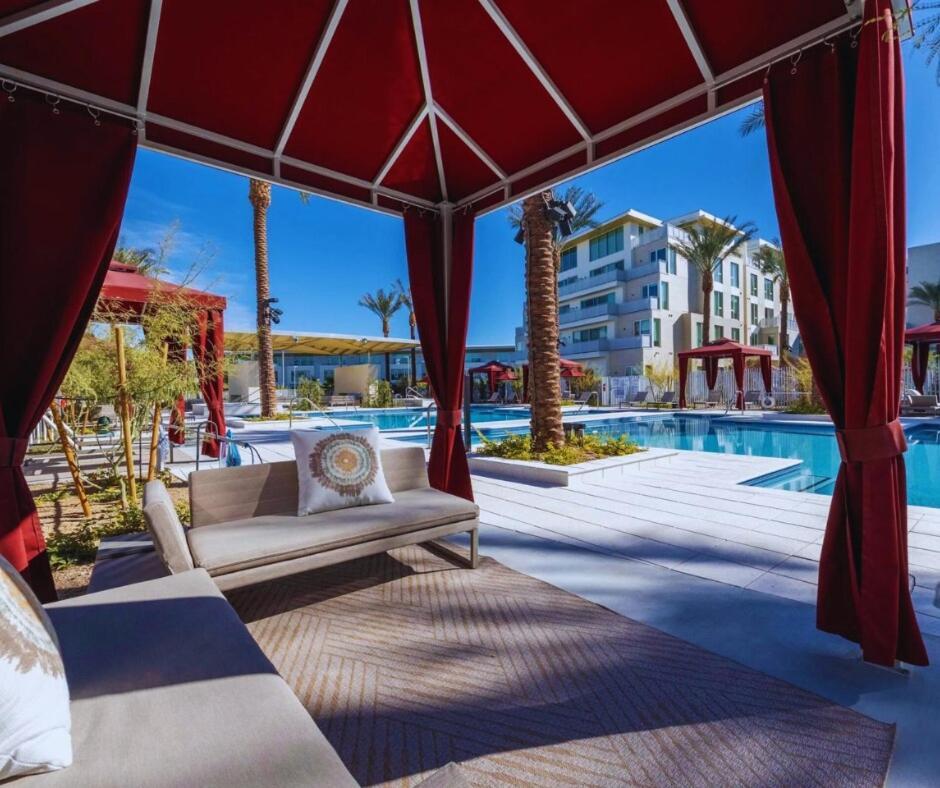 Apartment Casa Nube With Beach Club, Pickleball Court , Gym & Spa, Near Airport & Las Vegas Strip *
