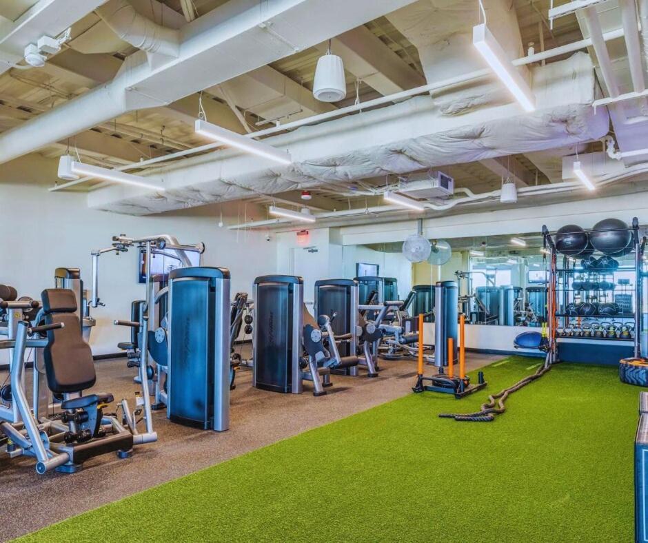 Casa Nube With Beach Club, Pickleball Court , Gym & Spa, Near Airport & Las Vegas Strip Apartment Las Vegas