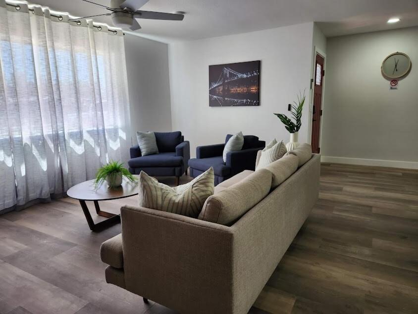 Stylish 4br Oasis - Luxe Backyard Bbq Ferienhaus Las Vegas