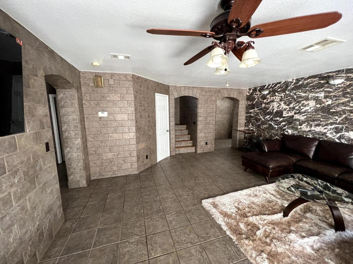 Ferienhaus Big 4 Bedroom With A Pool *