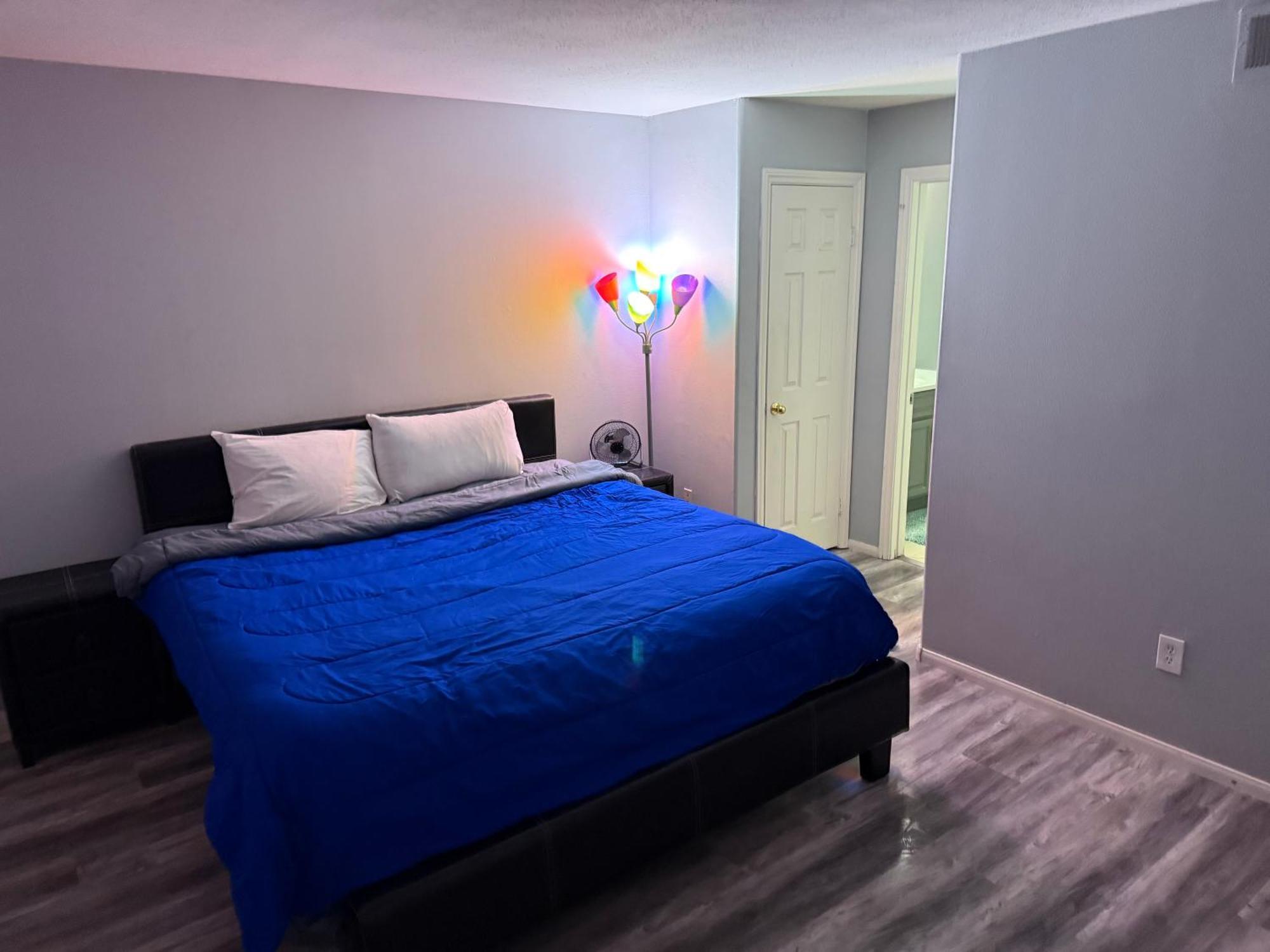 Cozy Affordable 2br Close To The Strip Apartment