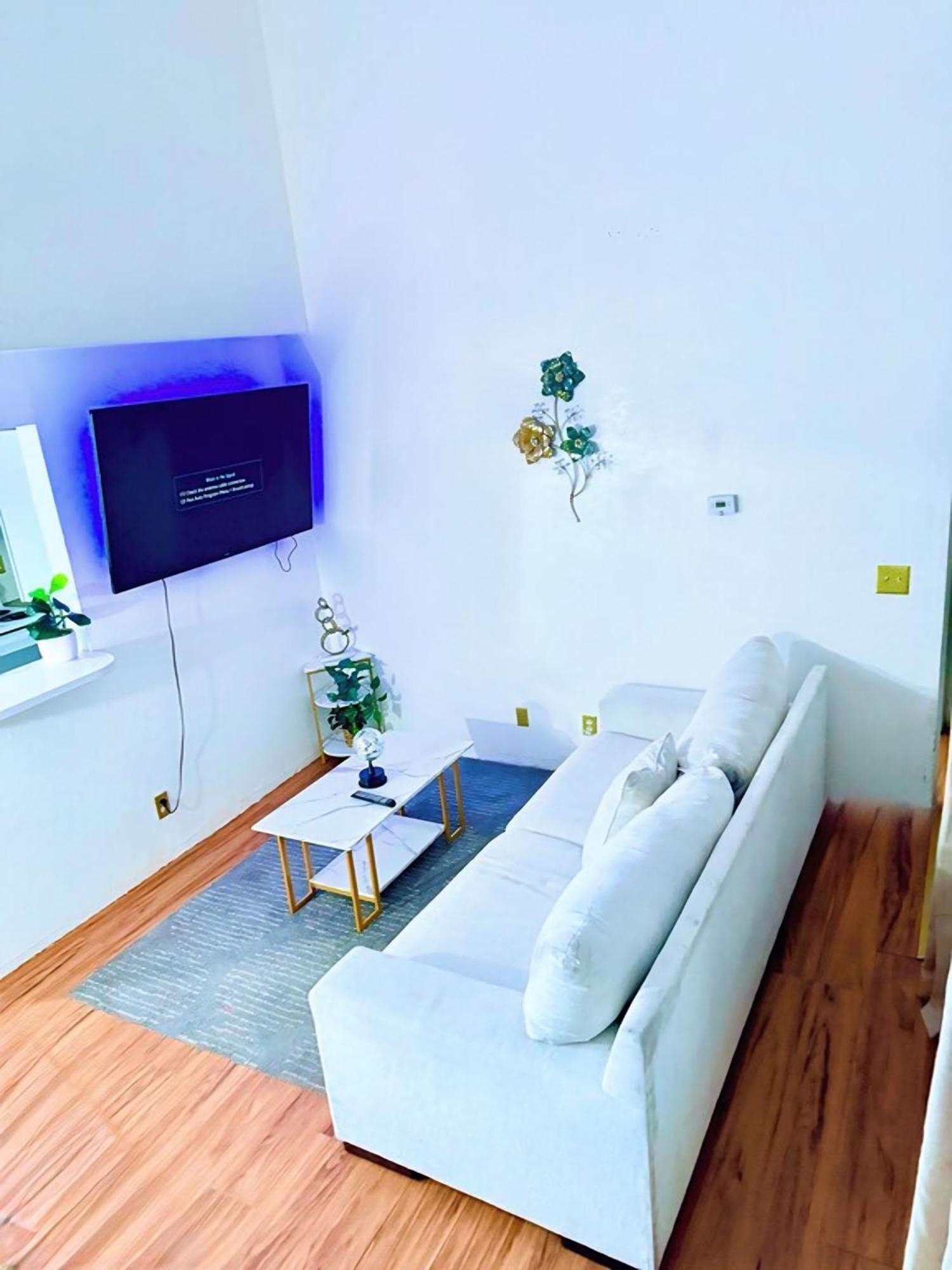 Cozy 2br In Chinatown 1m From Strip Apartment *