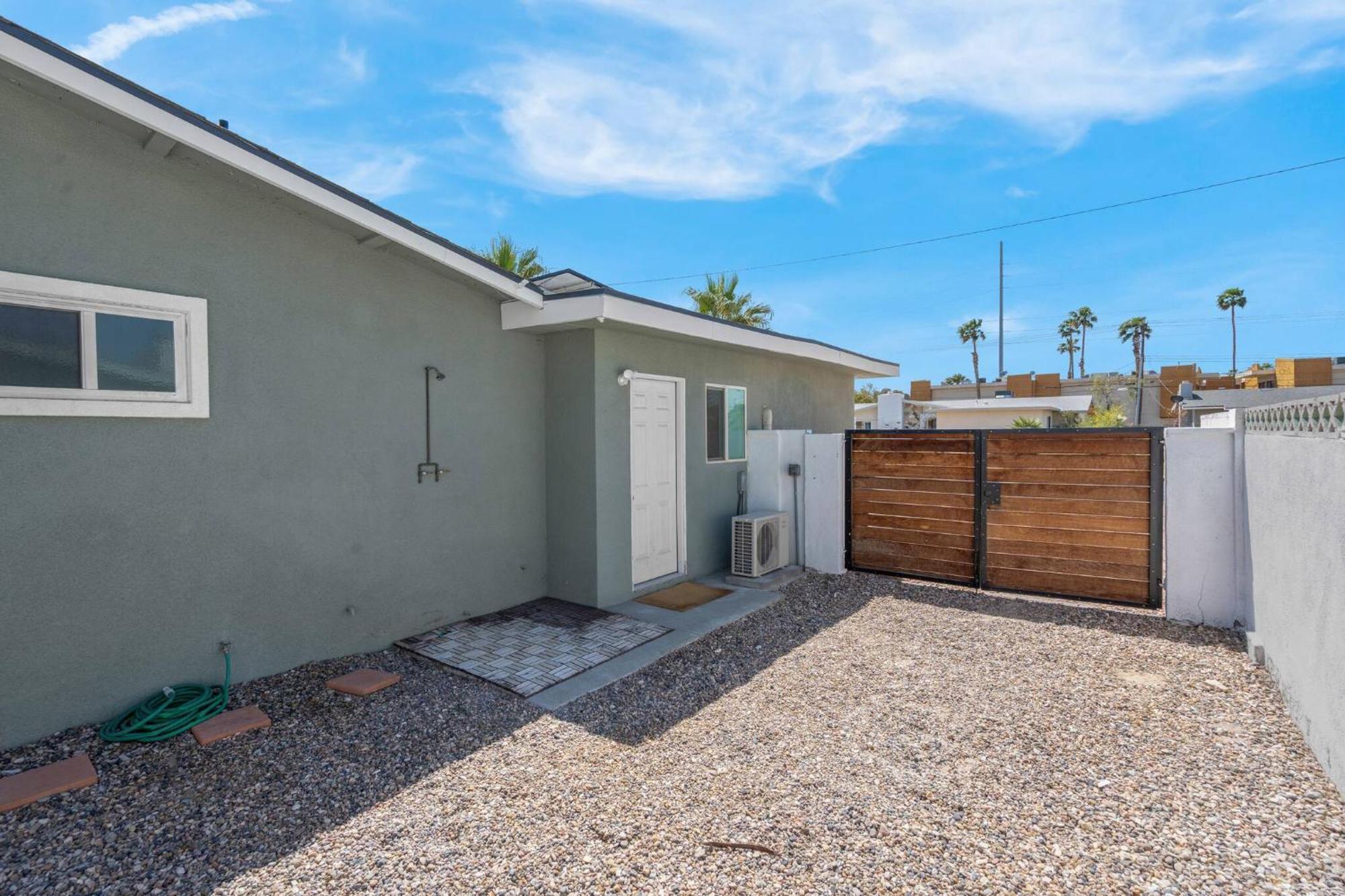 Next To Strip | Pool | Hot Tub | Bbq | Buddy Rich Holiday home *