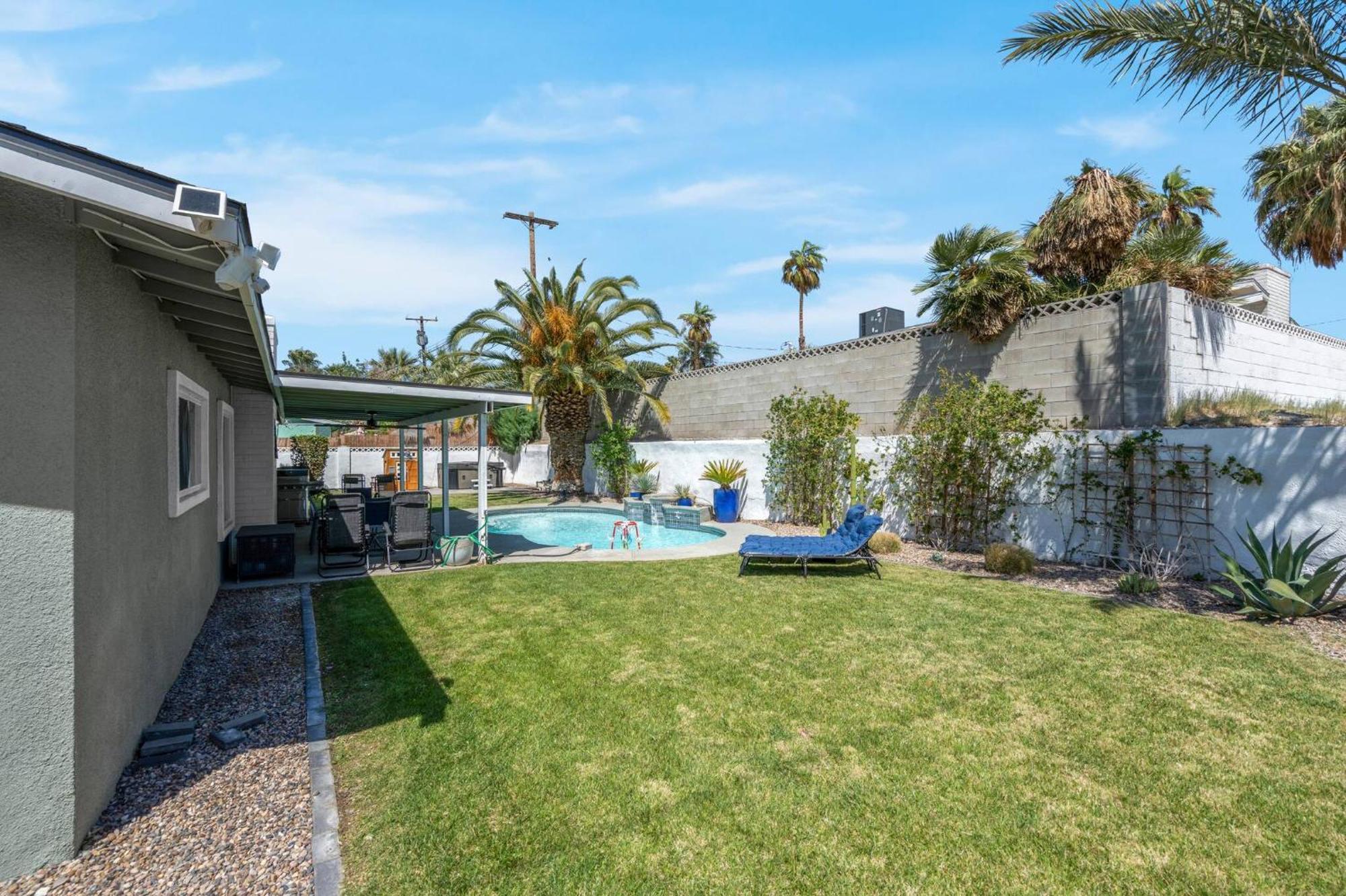 Next To Strip | Pool | Hot Tub | Bbq | Buddy Rich