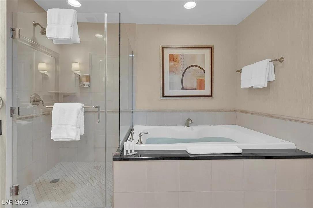 Apartment Mgm High Floor Strip And Sphere View *