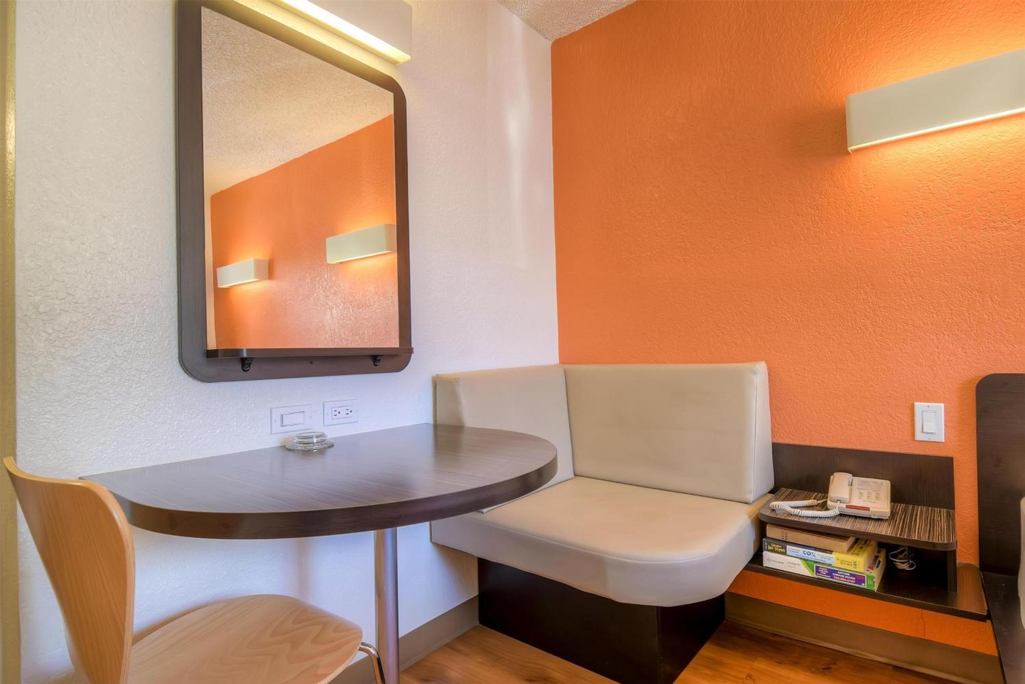 6 Vegas, Nv - I-15 Stadium Hotel 3*