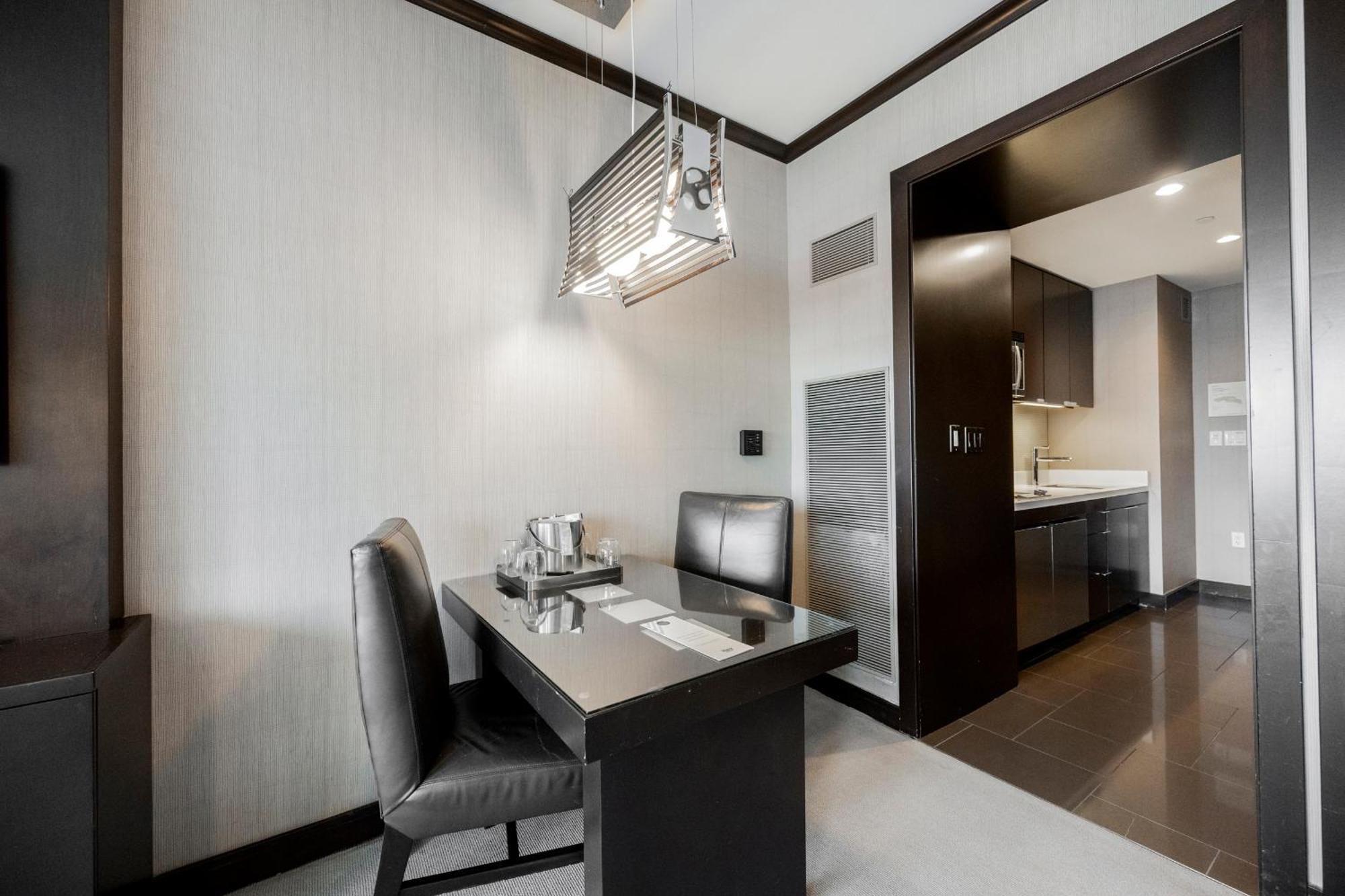 Stripviewsuites At Vdara *