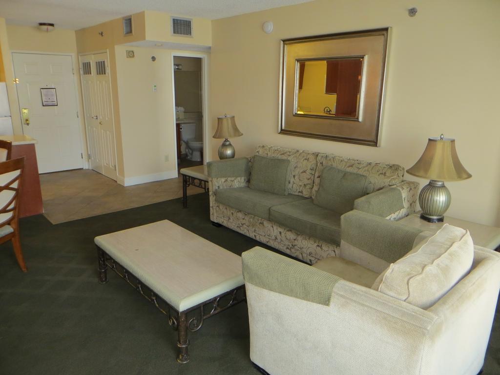 Jockey Center Strip Aparthotel 3*