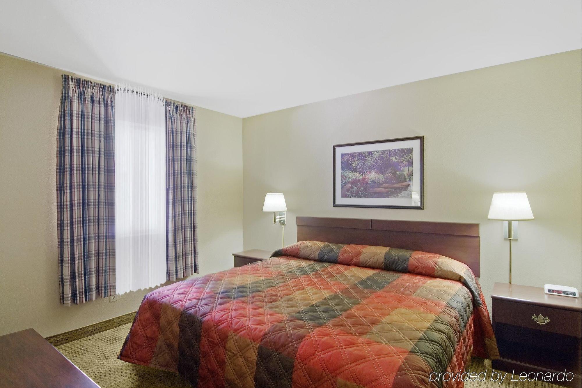 Crossland Economy - Vegas - Boulder Highway Aparthotel 2*