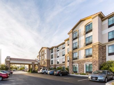 Comfort & Henderson - Vegas Hotel 3*