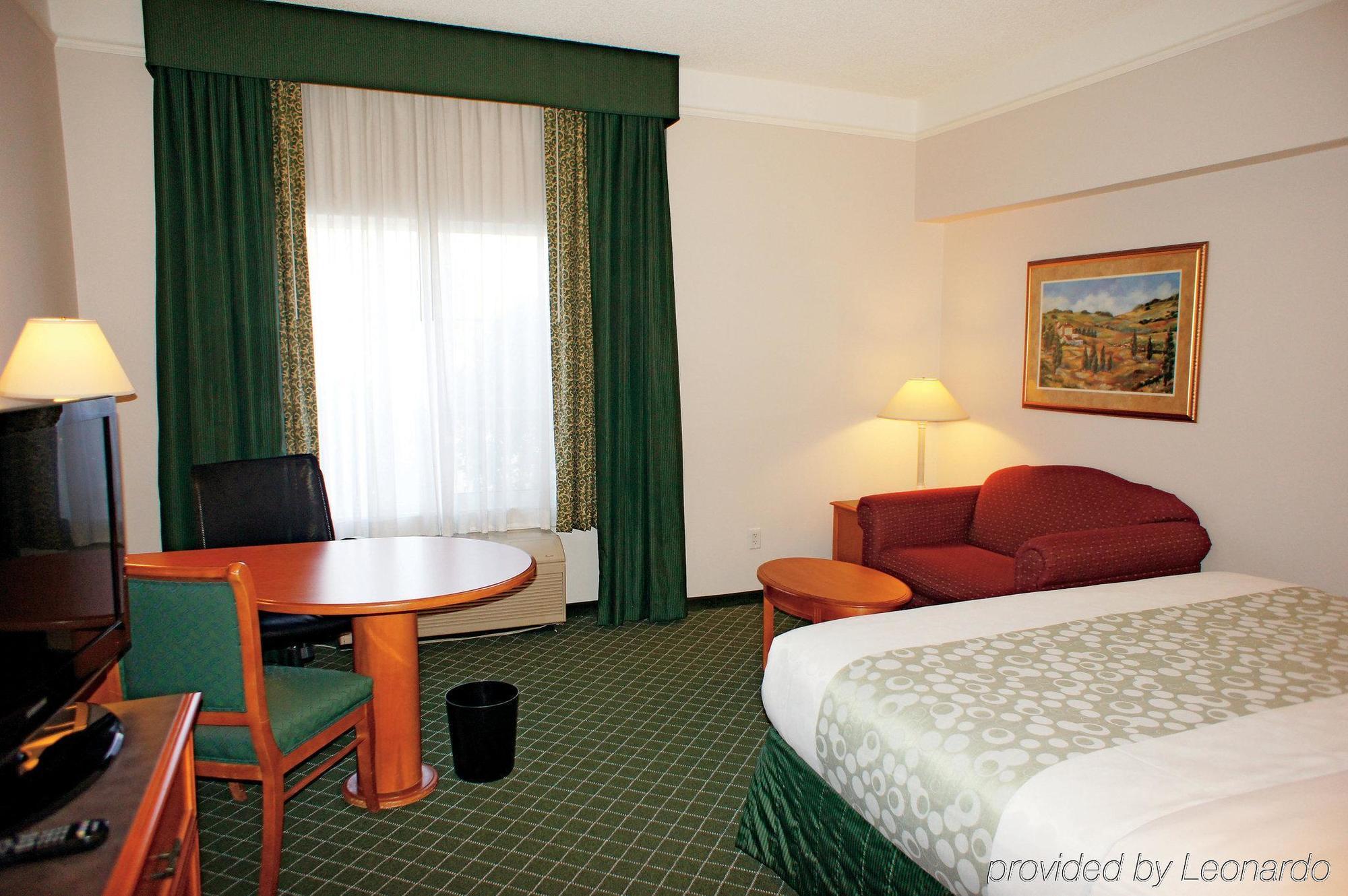 La Quinta By Wyndham Vegas Summerlin Tech 3*